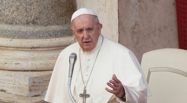 Covid, Papa “Spero che presto riusciremo a superare la prova”