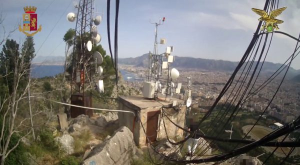 Incendio a Monte Pellegrino, Daspo per 13 ultras del Palermo