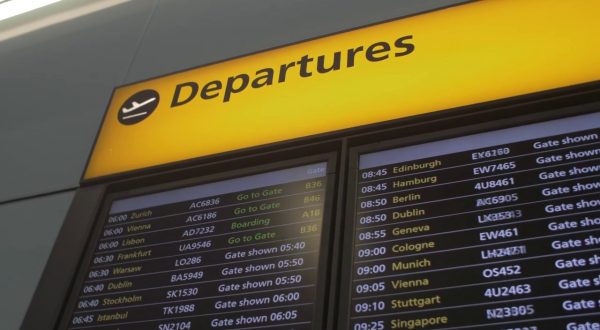 Aeroporti, -58,2% passeggeri nel 2021 rispetto al pre-Covid