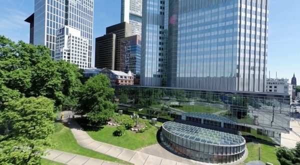 Bce “Nel 2022 vigoroso recupero per la crescita”