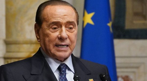 Centrodestra, Berlusconi “Al lavoro per rifondarlo guardando al 2023”