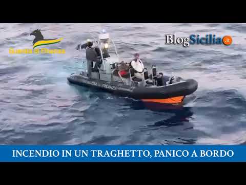 Incendio in un traghetto, panico a bordo