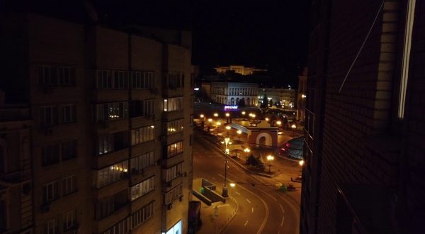 Il coprifuoco a Kiev tra strade deserte e sirene antiaeree