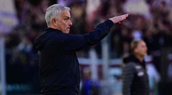 Mourinho “Mi aspetto la Roma in semifinale di Conference”