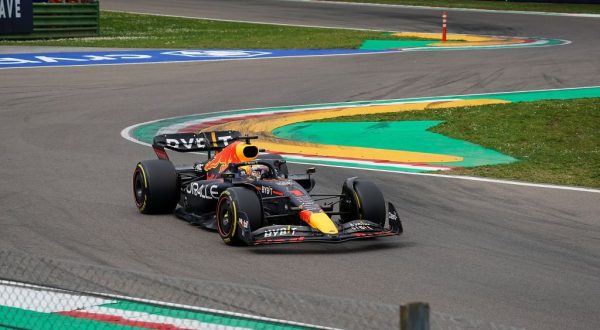 Doppietta Red Bull a Imola, vince Verstappen e Leclerc 6°