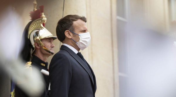 Francia, Macron “Serve unità, lavorerò per una società più giusta”