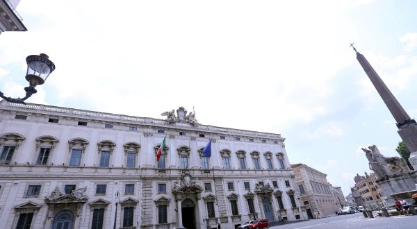 La Consulta dice stop all’automatismo del cognome paterno ai figli