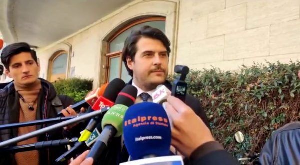 Caro bollette, Buffagni: “Priorità famiglie e imprese”