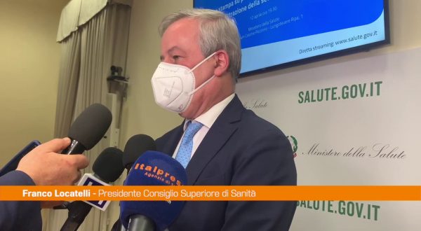 Vaccino, Locatelli “Forte raccomandazione quarta dose per over 80”