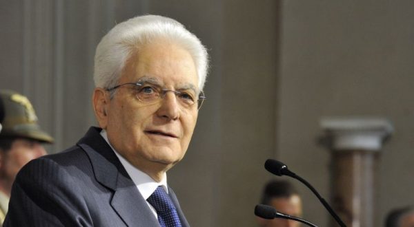 Esercito, Mattarella “La politica di difesa dell’Italia ha per vocazione la pace”