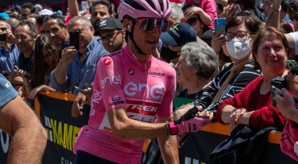 Bouwman vince la 7^ tappa del Giro, Lopez sempre in rosa