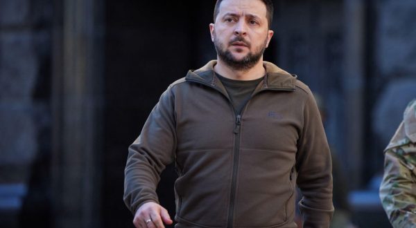 Ucraina, Zelensky “Russi si stanno ritirando da Kharkiv”