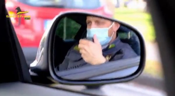 Falsi ricavi per ricevere fondi Covid, sequestro in pizzeria Viareggio