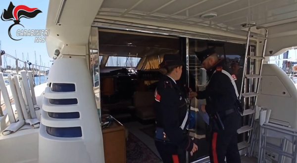 Torino, sequestrato yacht a odontoiatra abusivo