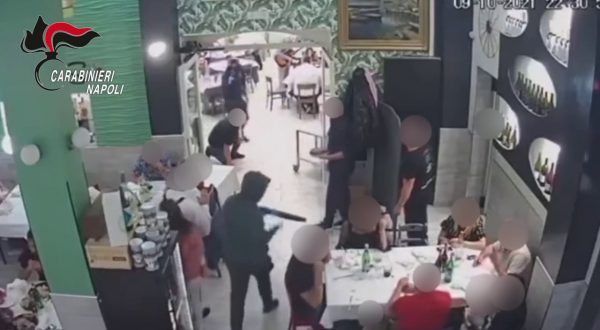 Rapina con kalashnikov a Napoli, arrestato anche il terzo malvivente