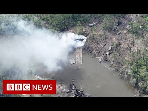 Russian battalion loses armoured vehicles in failed river crossing - BBC News