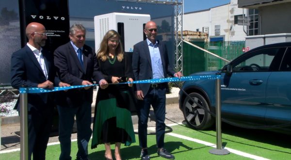 Volvo, la ricarica veloce approda nelle Marche