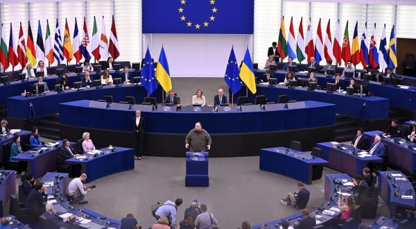 L’Ucraina si avvicina all’Ue, Mosca “La crisi durerà a lungo”