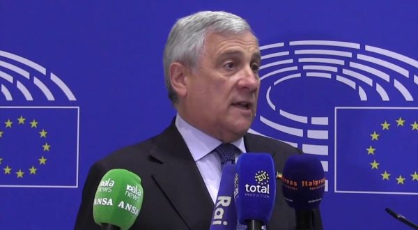 M5S, Tajani “Sarebbe irresponsabile fare cadere il Governo”