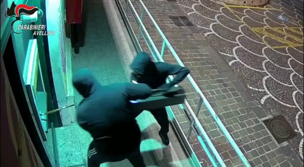 Da Foggia in Irpinia per furti ai Bancomat, tre arresti