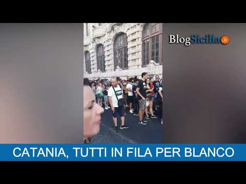 Catania, tutti in fila per Blanco