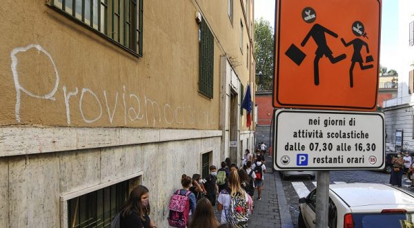 Pubblicate regole per ritorno a scuola, mascherine solo per fragili