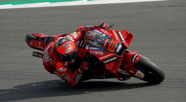 Bagnaia vince anche a Silverstone, Quartararo ottavo