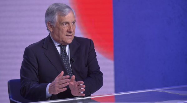 Tajani, “Berlusconi candidato? Decide lui, io convinto di sì”