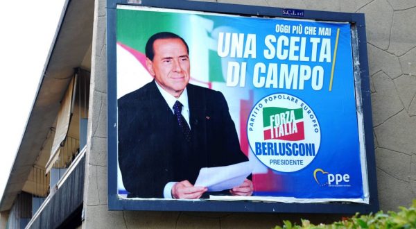 Berlusconi “Con presidenzialismo Mattarella dovrebbe dimettersi”
