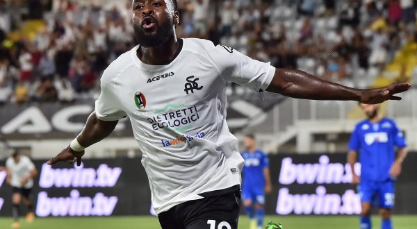 Nzola segna e lo Spezia batte l’Empoli al debutto