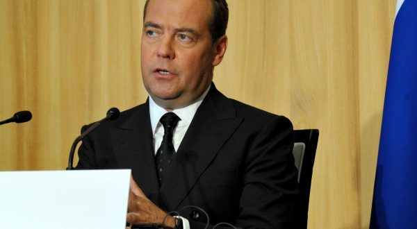 Medvedev agli europei “Alle urne punite i vostri governi”
