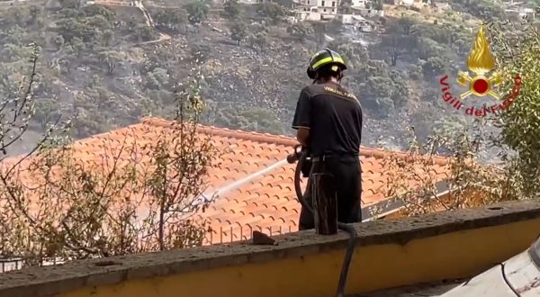 Incendi a Palermo, Prefetto “E’ intervenuto l’esercito”, Sindaco “Contiamo i danni”