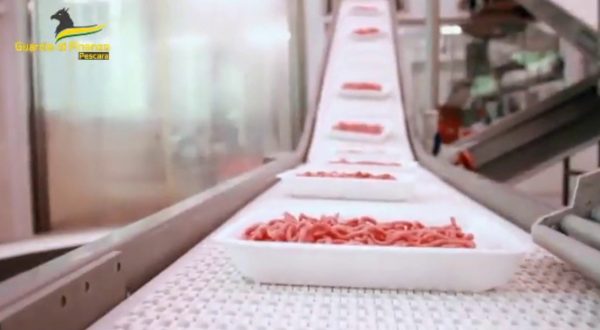 Gdf scopre a Pescara una maxi frode nel settore del commercio carni
