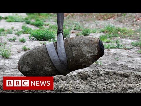 Unexploded WWII bomb revealed in drought-hit Italian river – BBC News