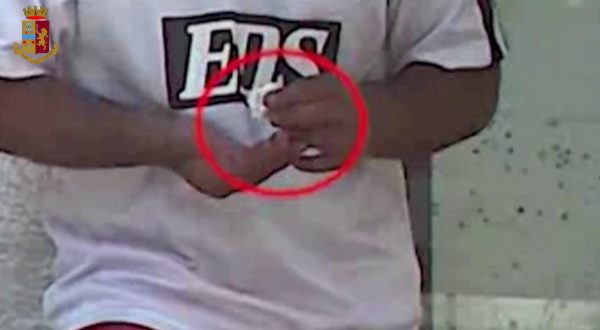 Caltanissetta, polizia arresta 3 minori per spaccio di droga