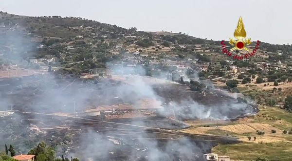 Incendi nel Palermitano, in azione i vigili del fuoco e 5 canadair