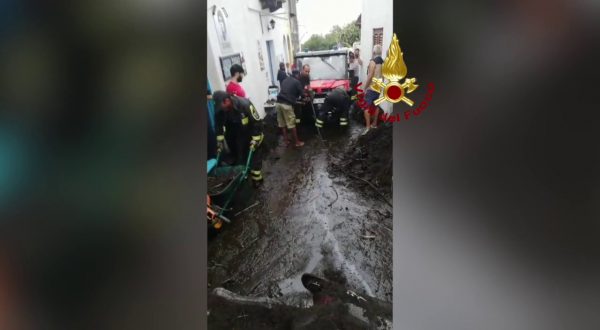 Devastata dal maltempo isola di Stromboli, vigili del fuoco al lavoro