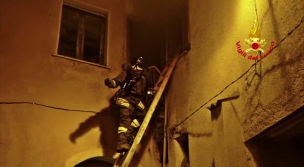 Incendio in un’abitazione in Irpinia, morto il proprietario