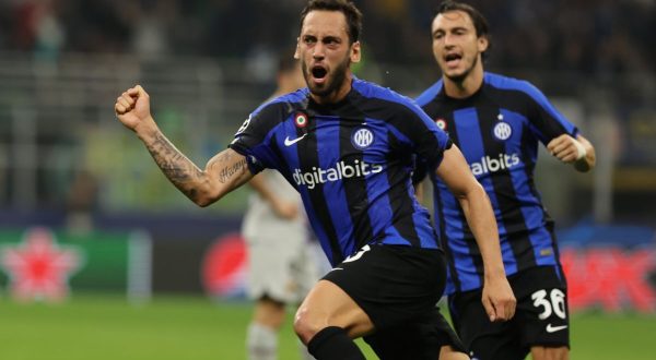 Calhanoglu rilancia l’Inter, Barca battuto 1-0