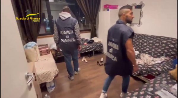Scoperto a Padova centro massaggi a “luci rosse”, quattro denunciati