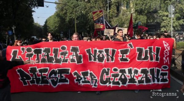 Milano, nuovo venerdì di protesta per gli studenti