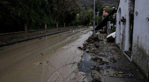 Frana a Ischia, una donna morta e 11 dispersi