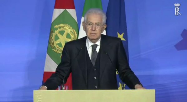 Ue, Monti “Mi sento sempre vicino alla Commissione”