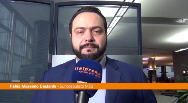 Ue, Castaldo “Accelerare sull’euro digitale”