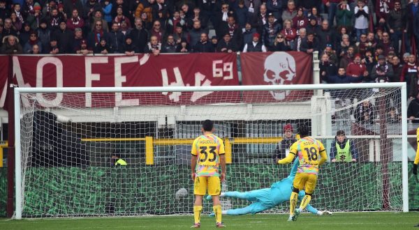 Nzola su rigore, lo Spezia vince in casa del Torino