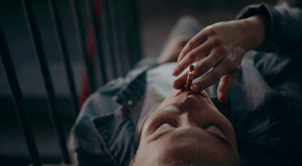 Sigarette, saranno vietate all’aperto in presenza di minori e donne