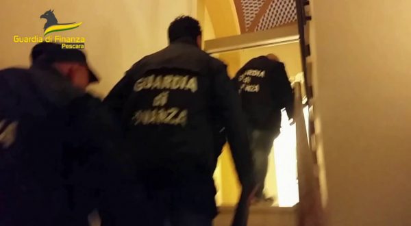 Pescara, la Gdf svela l’evasione fiscale online di un medico