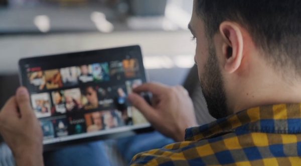 Tecnologia di consumo, mercato italiano tra luci e ombre nel 2022