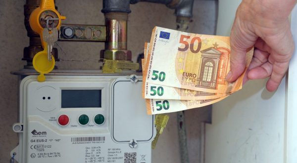 Cdm vara decreto contro caro bollette, misure per famiglie e imprese