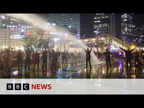 Israel protests continue despite delays to legal reforms - BBC News